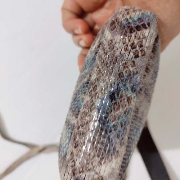 Aimee Kestenberg Iridescent Reptile Pattern Leather Crossbody Phone Bag Purse - Picture 6 of 11